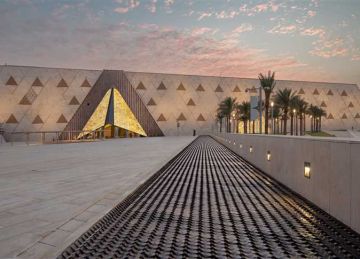 توت عنخ آمون يدعو العالم من جديد.. دعوة افتتاح المتحف الكبير تتحول إلى ترند يبهر العالم