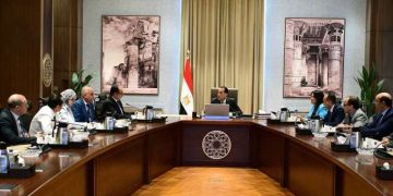 رئيس الوزراء يستعرض مع وزير قطاع الأعمال الفرص الاستثمارية المتوافرة في قطاع السياحة والتشييد