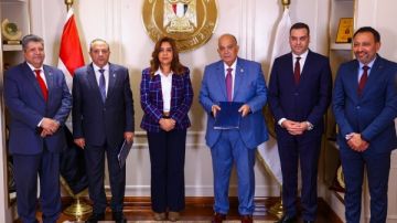 شراكة استراتيجية بين الدولة والقطاع الخاص عقد جديد لتحسين خدمات النظافة ببورسعيد شراكة استراتيجية بين الدولة والقطاع الخاص عقد جديد لتحسين خدمات النظافة ببورسعيد