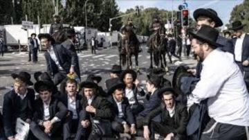 عاصفة الحريديم في القدس.. احتجاجات حاشدة تهز إسرائيل بسبب تجنيد المتشددين عاصفة الحريديم في القدس.. احتجاجات حاشدة تهز إسرائيل بسبب تجنيد المتشددين