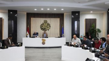 محافظ أسوان يترأس اجتماع المجلس التنفيذي ويستعرض الإنجازات محافظ أسوان يترأس اجتماع المجلس التنفيذي ويستعرض الإنجازات