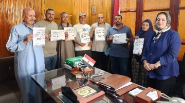 محافظ كفر الشيخ يتابع تسليم نماذج التصالح في مخالفات البناء بمركز بيلا