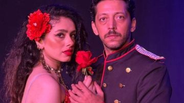 مسرحية كارمن ترفع شعار كامل العدد .. صور