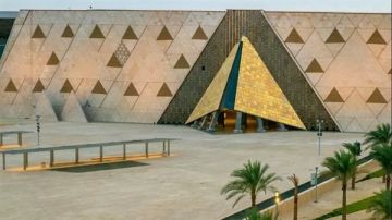 مصطفى وزيري: المتحف المصري الكبير يربط بين الحداثة والعظمة التاريخية مصطفى وزيري: المتحف المصري الكبير يربط بين الحداثة والعظمة التاريخية