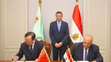 وزير الزراعة يشهد توقيع بروتوكول تعاون بين بحوث الصحراء والأكاديمية الصينية للعلوم وزير الزراعة يشهد توقيع بروتوكول تعاون بين بحوث الصحراء والأكاديمية الصينية للعلوم