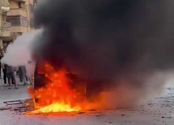 تحولت لـ قطعة لهب .. حريق يلتهم سيارة تومناية بشارع 45 بالإسكندرية (صور)