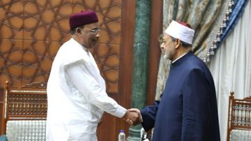 شيخ الأزهر يستقبل محمد إيسوفو رئيس النيجر الأسبق لبحث سبل تعزيز التعاون المشترك شيخ الأزهر يستقبل محمد إيسوفو رئيس النيجر الأسبق لبحث سبل تعزيز التعاون المشترك