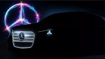 مرسيدس تشوق لـ سي كلاس الكهربائية الجديدة بشبك أمامي عملاق