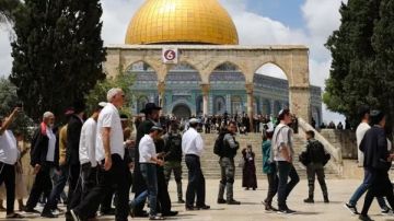 مستوطنون يقتحمون المسجد الأقصى بحماية من قوات الاحتلال الإسرائيلي