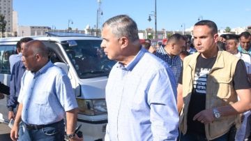 سحب رخصة سيارة.. محافظ الإسكندرية يتفقد المواقف بعد تطبيق تعريفة الركوب سحب رخصة سيارة.. محافظ الإسكندرية يتفقد المواقف بعد تطبيق تعريفة الركوب