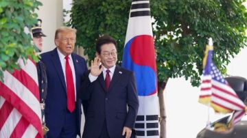 غواصة نووية و600 مليار دولار.. ترامب يعلن عن صفقات استراتيجية مع كوريا الجنوبية غواصة نووية و600 مليار دولار.. ترامب يعلن عن صفقات استراتيجية مع كوريا الجنوبية