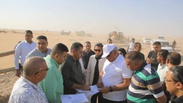 محافظ الوادي الجديد يتفقد بدء أعمال الإنشاءات بمركز إنتاج الحرير الطبيعي