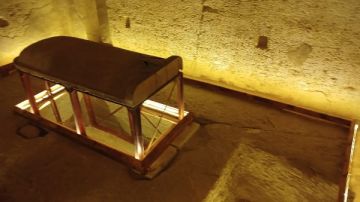 أسرار مقبرة الملك أمنحتب الثالث.. عودة الحياة لروائع وادي الملوك بالأقصر فيديو