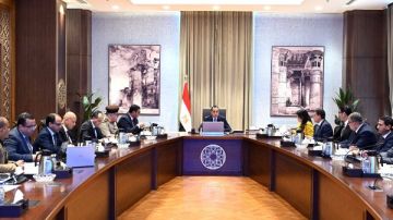 رئيس الوزراء يشدد على سرعة صرف التعويضات وتيسير البدائل العينية لأهالي جزيرة الوراق رئيس الوزراء يشدد على سرعة صرف التعويضات وتيسير البدائل العينية لأهالي جزيرة الوراق