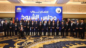 رئيس حماة الوطن يعقد اجتماعا مع أعضاء الحزب المعينين بمجلس الشيوخ رئيس حماة الوطن يعقد اجتماعا مع أعضاء الحزب المعينين بمجلس الشيوخ