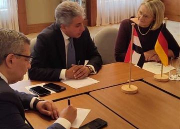 فتحي يجتمع مع رئيس لجنة السياحة بـ البوندستاج وسكرتير الدولة البرلماني  فتحي يجتمع مع رئيس لجنة السياحة بـ البوندستاج وسكرتير الدولة البرلماني