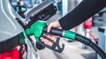 2 جنيه في اللتر.. أسعار البنزين والسولار اليوم الجمعة بعد الزيادة الجديدة 2 جنيه في اللتر.. أسعار البنزين والسولار اليوم الجمعة بعد الزيادة الجديدة