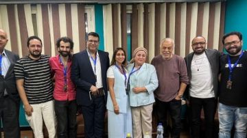 أشرف زكي يتوسط لجنة تحكيم مهرجان نقابة المهن التمثيلية المسرحي