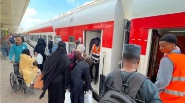 سكك حديد مصر تواصل رحلات مبادرة العودة الطوعية للأشقاء السودانيين سكك حديد مصر تواصل رحلات مبادرة العودة الطوعية للأشقاء السودانيين