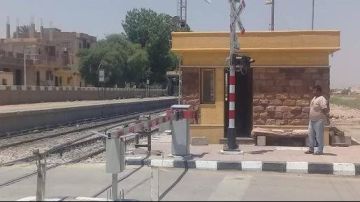 ضميري مسمحليش .. عامل مزلقان مغاغة يخاطر بحياته لإنقاذ سيدة من الموت  ضميري مسمحليش .. عامل مزلقان مغاغة يخاطر بحياته لإنقاذ سيدة من الموت