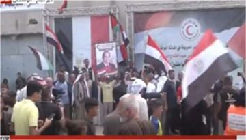 غزة اليوم تحتفل باتفاقية شرم الشيخ صور الرئيس السيسى وعلم مصر في يد الفلسطينيين بغزة.. وقف إطلاق النار يواجه بمنشور ساخر من بايدن