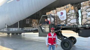 مطار العريش يستقبل طائرة مساعدات سعودية لصالح الفلسطينيين في غزة