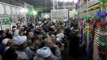 هل من يطلب شيئا من سيدنا الحسين يعد كافرا؟.. أستاذ بالأزهر يجيب هل من يطلب شيئا من سيدنا الحسين يعد كافرا؟.. أستاذ بالأزهر يجيب