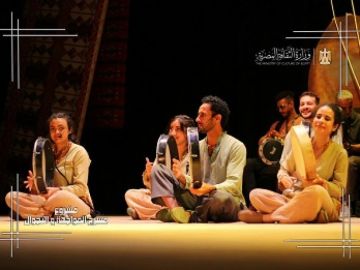 وسط حضور جماهيري كبير.. مسرحية السمسمية تبدأ جولتها في شمال سيناء