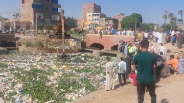 4 وفيات و7 مصابين.. ارتفاع ضحايا سقوط تروسيكل يقل 11 تلميذا بمصرف في أسيوط 4 وفيات و7 مصابين.. ارتفاع ضحايا سقوط تروسيكل يقل 11 تلميذا بمصرف في أسيوط