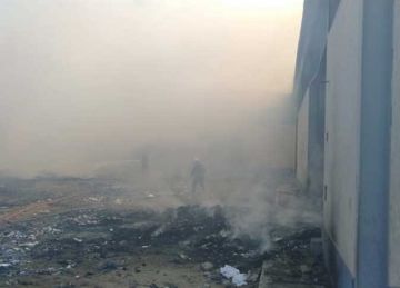 السيطرة على حريق 3 مخازن للأقمشة بمنطقة أرض الشادوف في بورسعيد