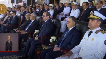 طلاب أكاديمية الشرطة يستعرضون مهاراتهم البدنية أمام الرئيس السيسي