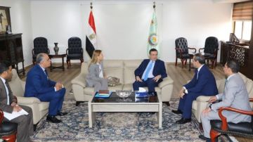 فاروق يبحث مع مدير مكتب اليونسكو بالقاهرة حماية التراث الزراعي والمعارف البيئية بالواحات فاروق يبحث مع مدير مكتب اليونسكو بالقاهرة حماية التراث الزراعي والمعارف البيئية بالواحات
