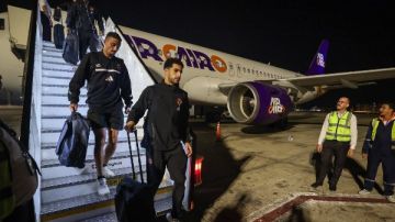 لقطات من وصول بعثة الأهلي إلى القاهرة..صور لقطات من وصول بعثة الأهلي إلى القاهرة..صور