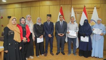 نائب محافظ قنا يكرم الحاصلين على دورة إعداد المدربين نائب محافظ قنا يكرم الحاصلين على دورة إعداد المدربين