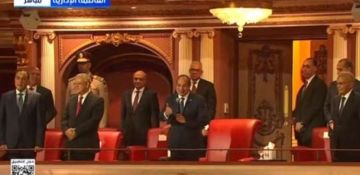 الرئيس السيسي يشهد فيلما تسجيليا بعنوان سلام يا مصر في احتفالية وطن السلام الرئيس السيسي يشهد فيلما تسجيليا بعنوان سلام يا مصر في احتفالية وطن السلام