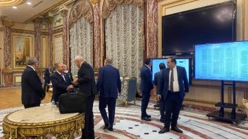 توافد أعضاء مجلس الشيوخ استعدادا لإجراء انتخابات اللجان النوعية توافد أعضاء مجلس الشيوخ استعدادا لإجراء انتخابات اللجان النوعية