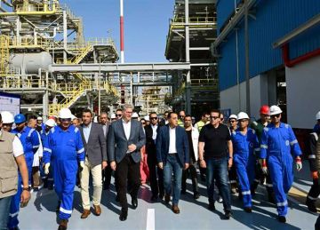 رئيس الوزراء يفتتح مشروع استرجاع الغازات بشركة النصر للبترول بالسويس رئيس الوزراء يفتتح مشروع استرجاع الغازات بشركة النصر للبترول بالسويس