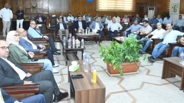 وزير الاسكان يعقد اجتماعا مع رؤساء أجهزة مدن غرب القاهرة لمتابعة ملفات العمل وزير الاسكان يعقد اجتماعا مع رؤساء أجهزة مدن غرب القاهرة لمتابعة ملفات العمل