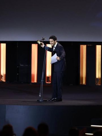 أحمد مالك بعد فوزه بجائزة أفضل ممثل في مهرجان الجونة: كل الحب اللي وصلي أغلى من أي جايزة أحمد مالك بعد فوزه بجائزة أفضل ممثل في مهرجان الجونة: كل الحب اللي وصلي أغلى من أي جايزة