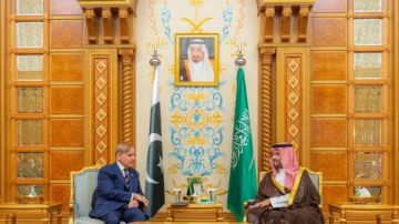 السعودية وباكستان يتفقان على إطلاق إطار تعاون اقتصادي بين البلدين السعودية وباكستان يتفقان على إطلاق إطار تعاون اقتصادي بين البلدين