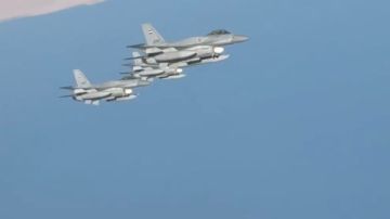 بعد مرافقة طائرات حربية للطائرة الرئاسية.. مساعد ترامب يوجه الشكر لمصر بعد مرافقة طائرات حربية للطائرة الرئاسية.. مساعد ترامب يوجه الشكر لمصر