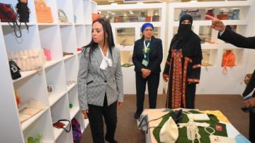وزيرة التضامن تتفقد جناح معرض ديارنا للحرف اليدوية والتراثية بمطار شرم الشيخ الدولي وزيرة التضامن تتفقد جناح معرض ديارنا للحرف اليدوية والتراثية بمطار شرم الشيخ الدولي