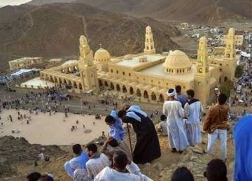  أبوالحسن الشاذلي .. قرية في عمق الصحراء الشرقية تنتظر إدراجها على خريطة السياحة الدينية