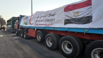 تحرك 9 آلاف طن مساعدات عاجلة من الهلال الأحمر إلى غزة