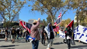  نحن الدستور .. مسيرات لا ملوك تشتعل في لوس أنجلوس ضد ترامب صور