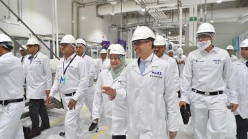 وزير الاستثمار: حريصون على تعميق الصناعة المحلية وزيادة القيمة المضافة وزير الاستثمار: حريصون على تعميق الصناعة المحلية وزيادة القيمة المضافة