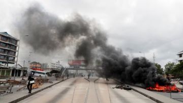 اقتحام مطار العاصمة دار السلام.. احتجاجات غاضبة بعد انتخابات مثيرة للجدل تهز استقرار تنزانيا صور