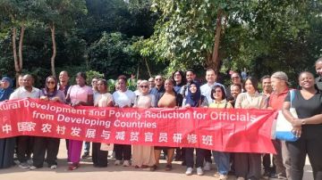 التجربة المصرية تلهم العالم.. مؤسسة أبو العينين تشارك في ندوة دولية لمكافحة الفقر بالصين التجربة المصرية تلهم العالم.. مؤسسة أبو العينين تشارك في ندوة دولية لمكافحة الفقر بالصين