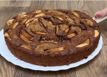 في عشر دقائق.. حضري فطيرة التفاح اللذيذة (مكوناتها كلها موجودة)