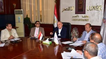 محافظ الأقصر يعقد الاجتماع الأسبوعي لمتابعة تقنين أوضاع أراضي الدولة